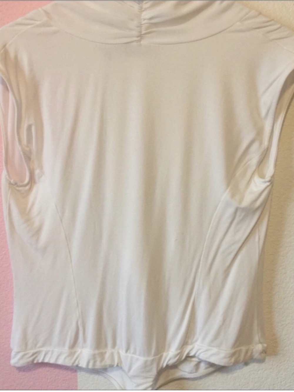 Eva Mendes White Ruched V-Neck Tank - Picture 3 of 5